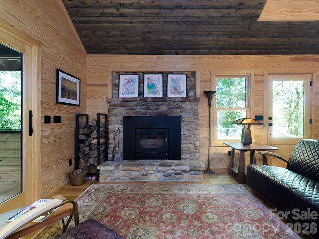 212 SE Shore Drive, Lake Toxaway, NC 28747