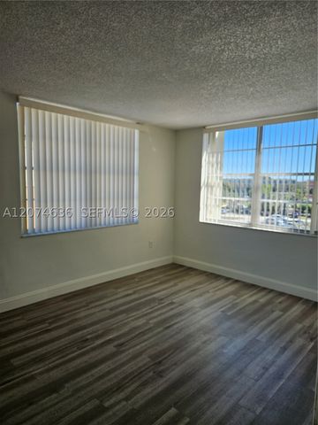 9320 Fontainebleau Blvd 401, Miami, FL 33172