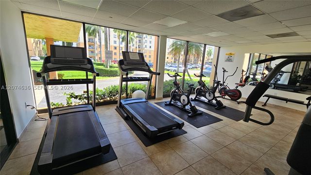 9320 Fontainebleau Blvd 401, Miami, FL 33172