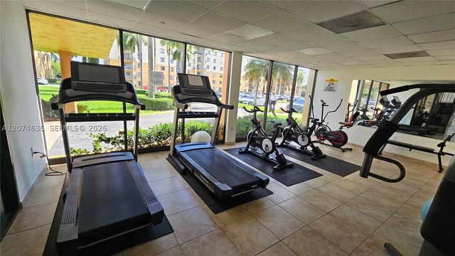 9320 Fontainebleau Blvd 401, Miami, FL 33172