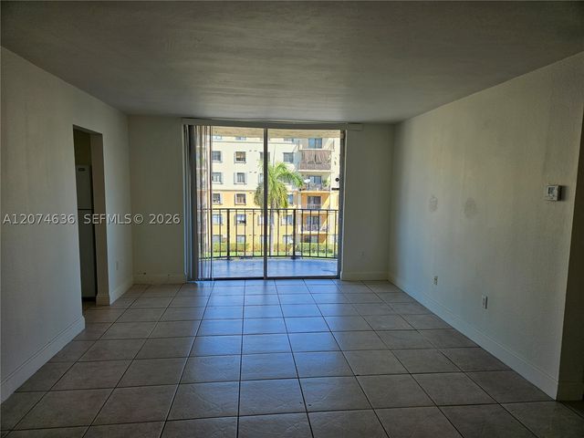 9320 Fontainebleau Blvd 401, Miami, FL 33172