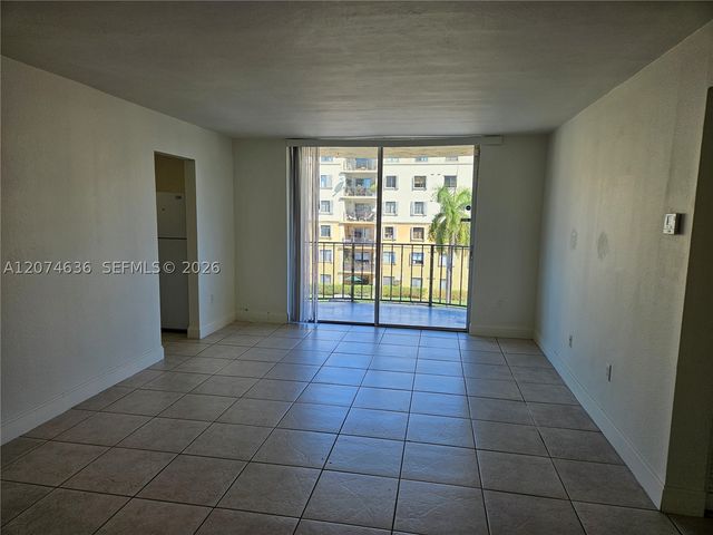 9320 Fontainebleau Blvd 401, Miami, FL 33172