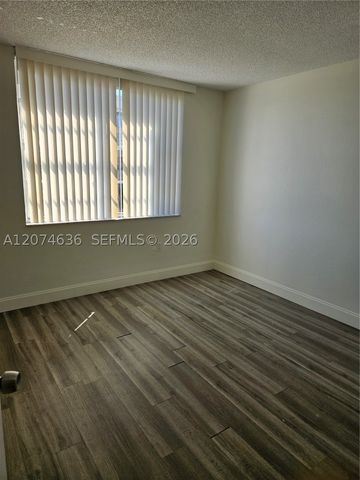 9320 Fontainebleau Blvd 401, Miami, FL 33172