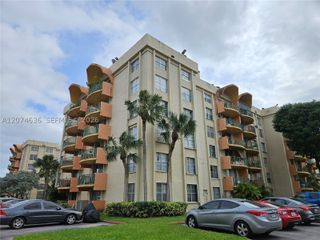 9320 Fontainebleau Blvd 401, Miami, FL 33172