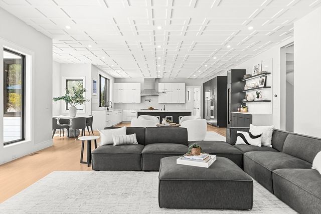 180 Allen Ave, Newton, MA 02468