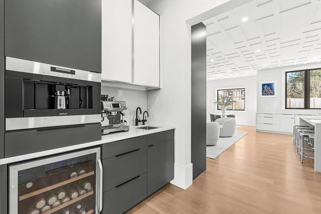 180 Allen Ave, Newton, MA 02468