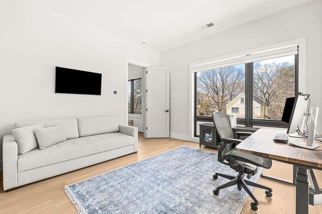 180 Allen Ave, Newton, MA 02468