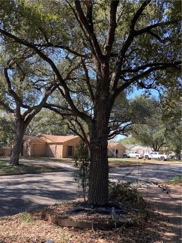 1807 Alta Vista St, Alice, TX 78332