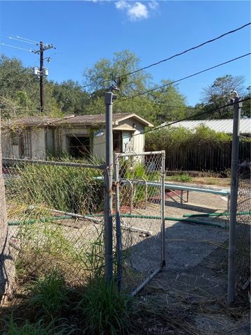 1807 Alta Vista St, Alice, TX 78332