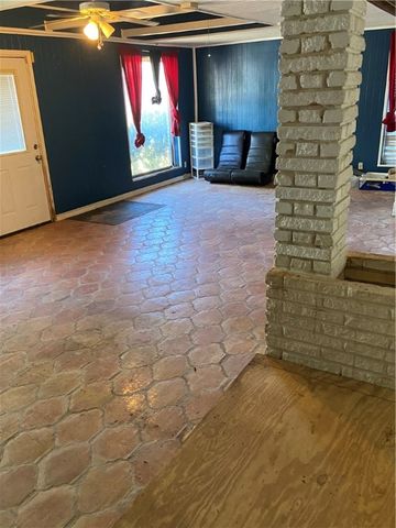 1807 Alta Vista St, Alice, TX 78332