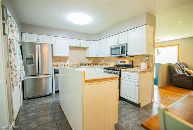 1700 28th Street, Vienna, WV 26105