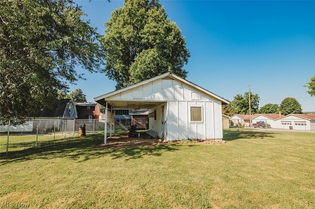 1700 28th Street, Vienna, WV 26105