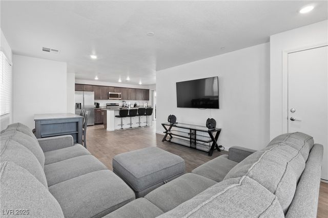 7005 Magenta Moon Street, North Las Vegas, NV 89086