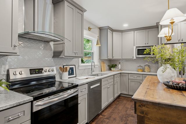 909 McClurkan Ave, Nashville, TN 37206