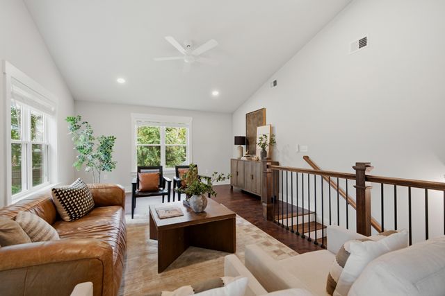 909 McClurkan Ave, Nashville, TN 37206