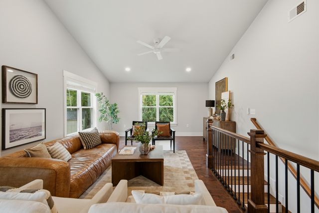 909 McClurkan Ave, Nashville, TN 37206