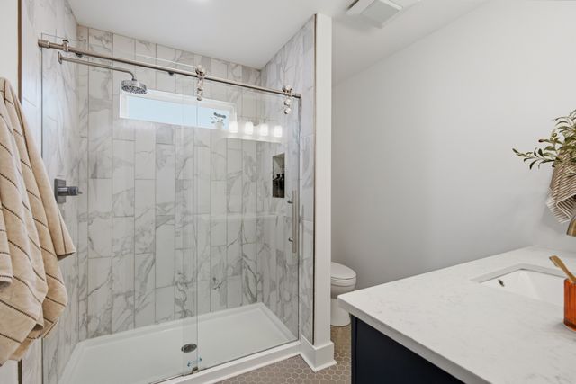 909 McClurkan Ave, Nashville, TN 37206