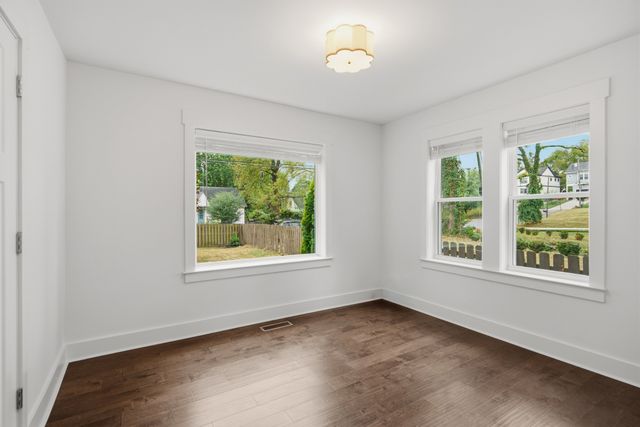 909 McClurkan Ave, Nashville, TN 37206