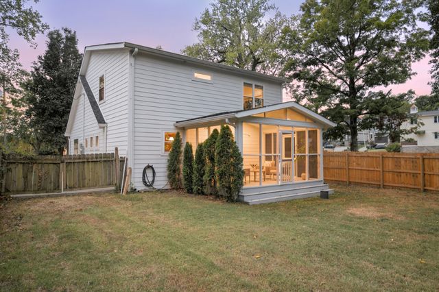 909 McClurkan Ave, Nashville, TN 37206