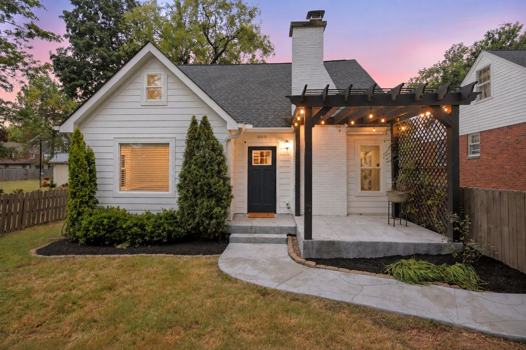 909 McClurkan Ave, Nashville, TN 37206