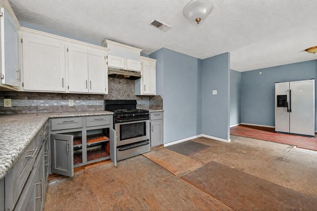 217 N Holly Avenue, Cleveland, TX 77327