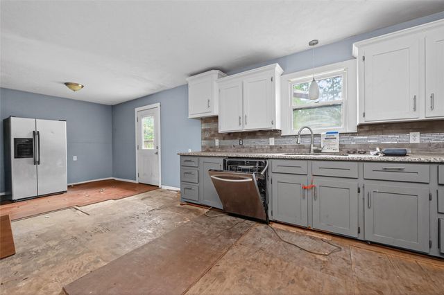 217 N Holly Avenue, Cleveland, TX 77327