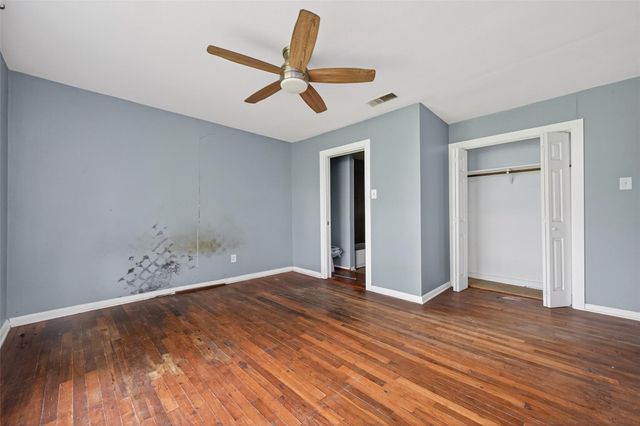 217 N Holly Avenue, Cleveland, TX 77327