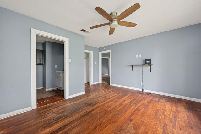 217 N Holly Avenue, Cleveland, TX 77327