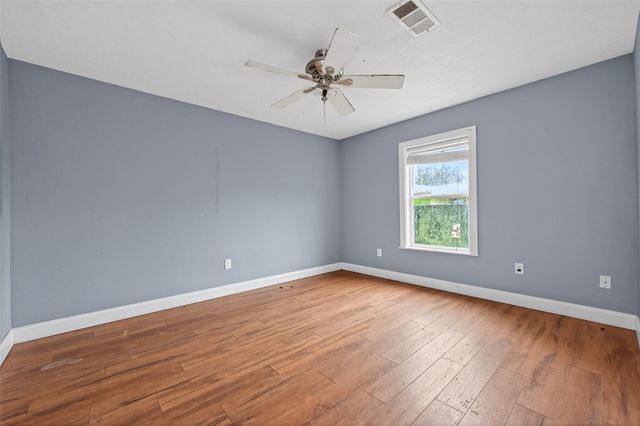 217 N Holly Avenue, Cleveland, TX 77327