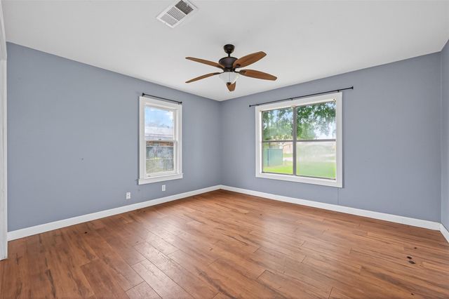 217 N Holly Avenue, Cleveland, TX 77327