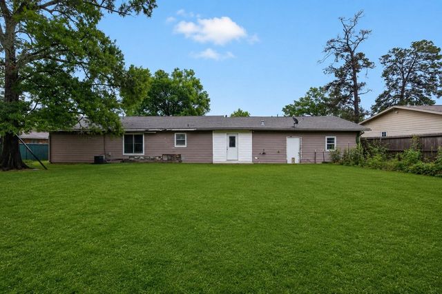 217 N Holly Avenue, Cleveland, TX 77327