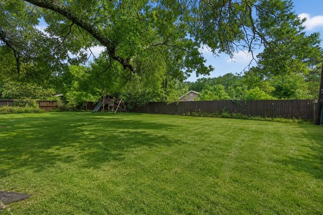 217 N Holly Avenue, Cleveland, TX 77327