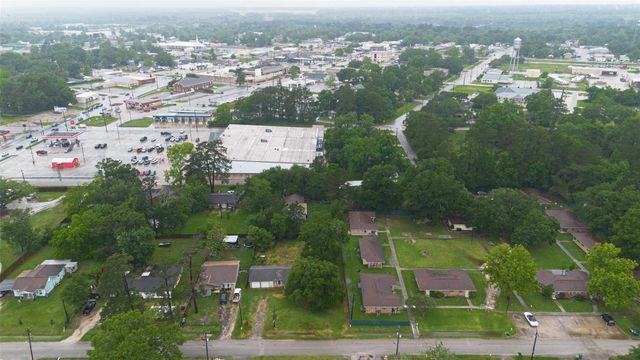 217 N Holly Avenue, Cleveland, TX 77327
