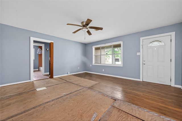 217 N Holly Avenue, Cleveland, TX 77327