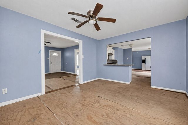 217 N Holly Avenue, Cleveland, TX 77327