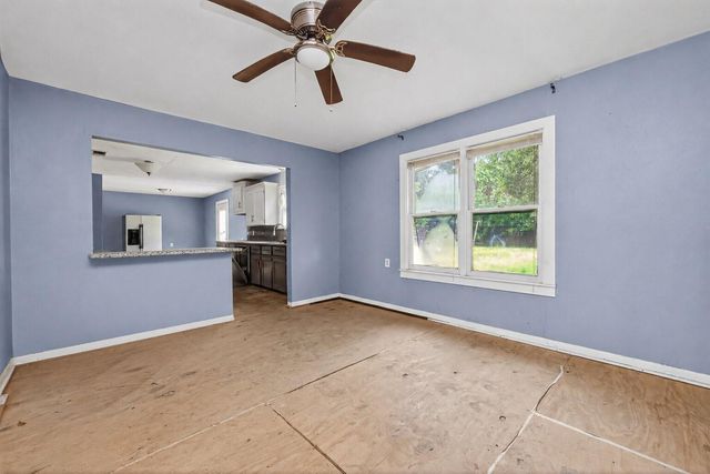 217 N Holly Avenue, Cleveland, TX 77327