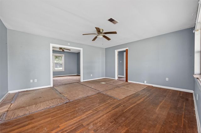217 N Holly Avenue, Cleveland, TX 77327