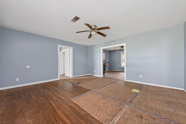 217 N Holly Avenue, Cleveland, TX 77327
