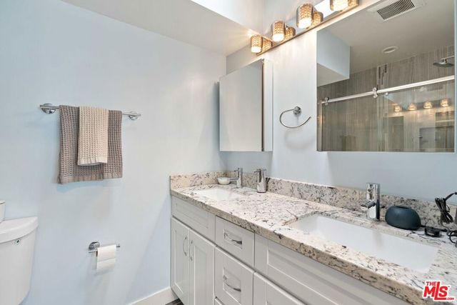 933 11th Street 21, Santa Monica, CA 90403