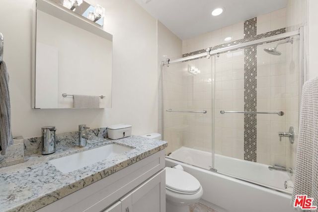 933 11th Street 21, Santa Monica, CA 90403