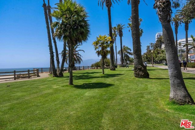 933 11th Street 21, Santa Monica, CA 90403