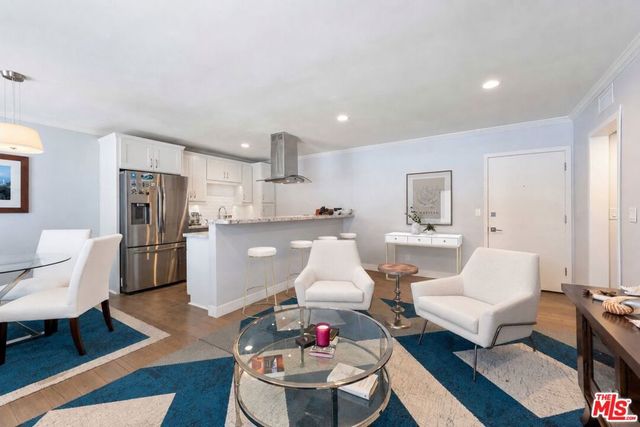 933 11th Street 21, Santa Monica, CA 90403