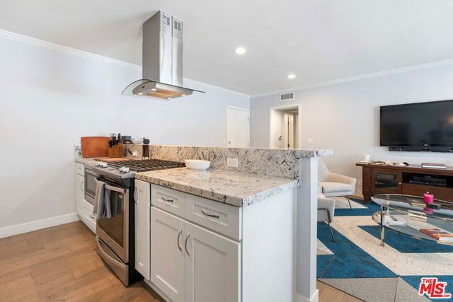 933 11th Street 21, Santa Monica, CA 90403