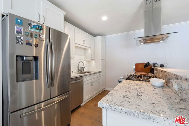 933 11th Street 21, Santa Monica, CA 90403