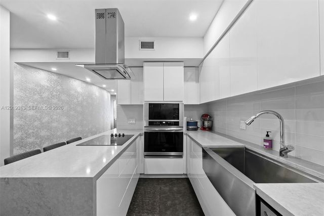 713 Crandon Blvd 404, Key Biscayne, FL 33149