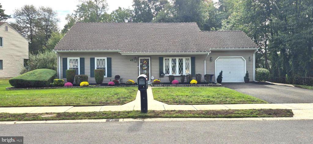 45 EASTMONT LN, Sicklerville, NJ 08081