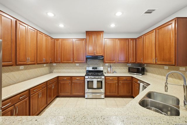 21211 Leslie Carson, San Antonio, TX 78258