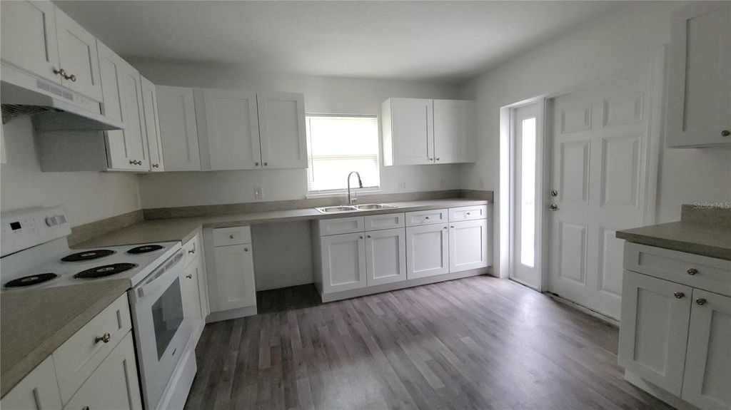 Image 4 of property listing at 1723 TALLAHASSEE DRIVE, Daytona Beach, FL 32117