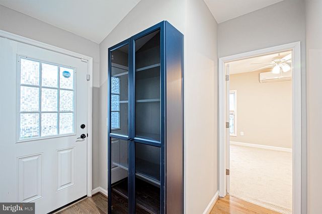 9705 LOCUST HILL DR, Great Falls, VA 22066