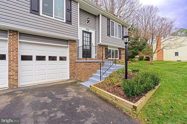 9705 LOCUST HILL DR, Great Falls, VA 22066